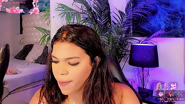 Snapshot of Valeria_Swett_ chatting on May 9, 9:09 pm Valeria Swett online show from May 9, 9:09 pm