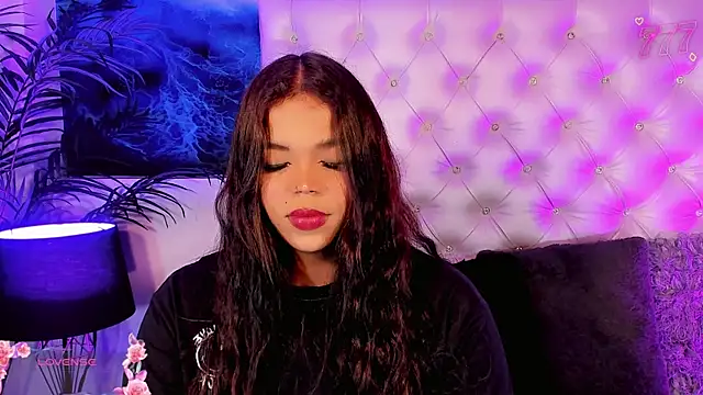 Snapshot of Valeria_Swett_ chatting on July 6, 8:44 pm Valeria Swett online show from July 6, 8:44 pm