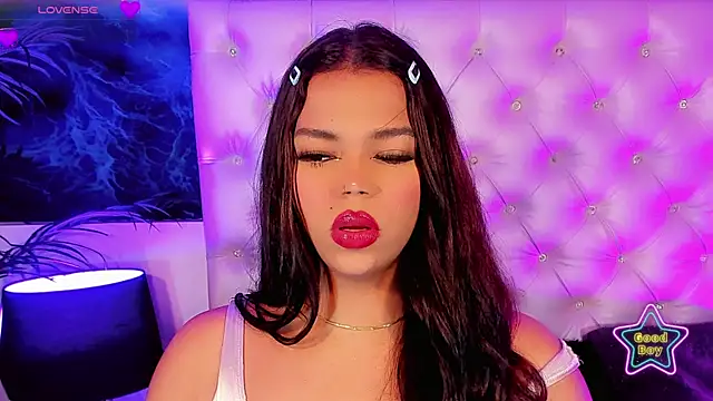 Snapshot of Valeria_Swett_ chatting on July 7, 8:57 pm Valeria Swett online show from July 7, 8:57 pm