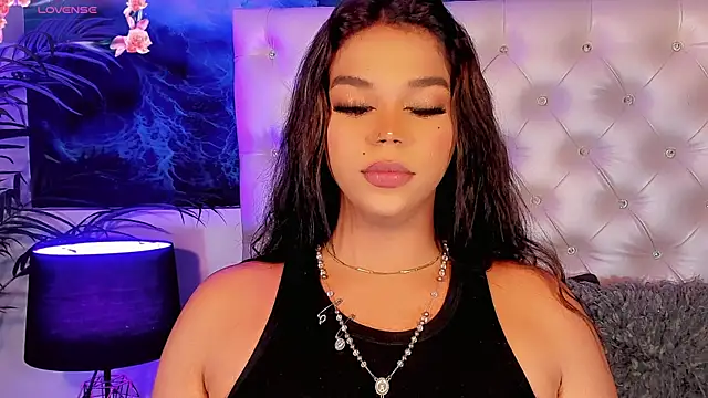 Snapshot of Valeria_Swett_ chatting on July 10, 8:33 pm Valeria Swett online show from July 10, 8:33 pm