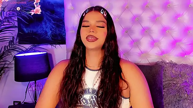 Snapshot of Valeria_Swett_ chatting on July 11, 8:44 pm Valeria Swett online show from July 11, 8:44 pm