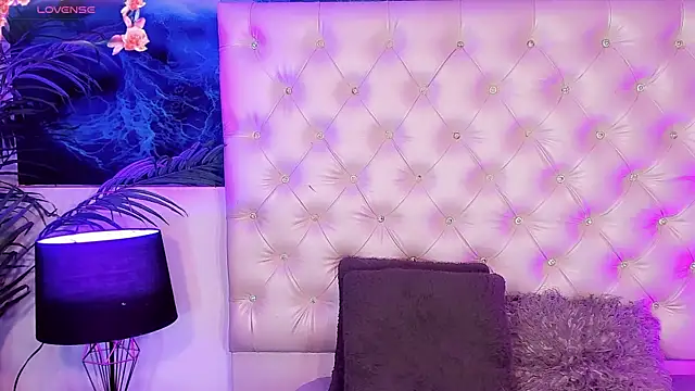 Snapshot of Valeria_Swett_ chatting on July 19, 8:23 pm Valeria Swett online show from July 19, 8:23 pm
