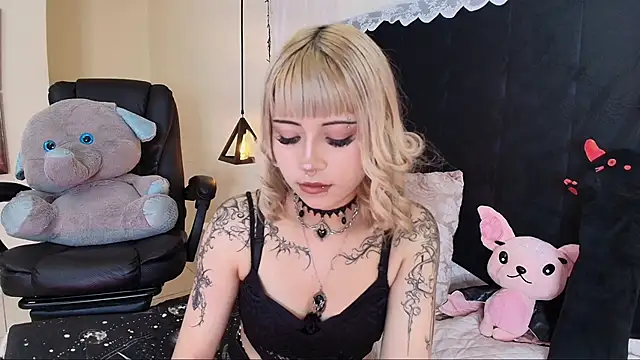 Snapshot of IvyBelle_ chatting on May 8, 11:26 am IvyBelle online show from May 8, 11:26 am