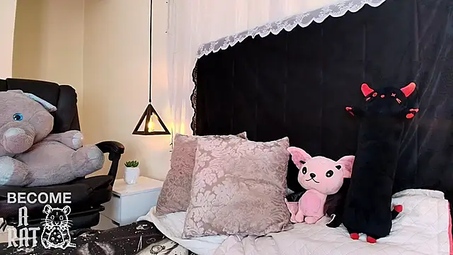 Snapshot of IvyBelle_ chatting on May 11, 2:56 pm IvyBelle online show from May 11, 2:56 pm