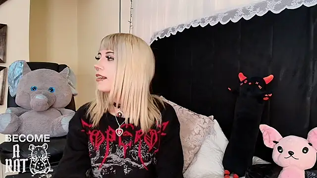 Snapshot of IvyBelle_ chatting on May 12, 11:18 am IvyBelle online show from May 12, 11:18 am