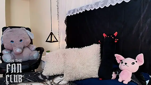 Snapshot of IvyBelle_ chatting on May 13, 11:18 am IvyBelle online show from May 13, 11:18 am
