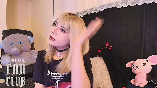 Snapshot of IvyBelle_ chatting on May 19, 11:27 am IvyBelle online show from May 19, 11:27 am