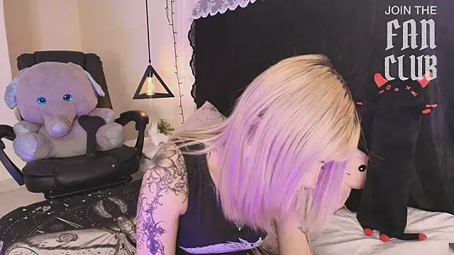 Snapshot of IvyBelle_ chatting on June 10, 11:31 am IvyBelle online show from June 10, 11:31 am