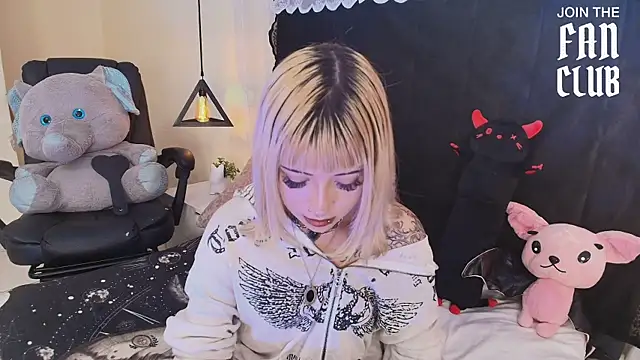 Snapshot of IvyBelle_ chatting on June 24, 11:31 am IvyBelle online show from June 24, 11:31 am