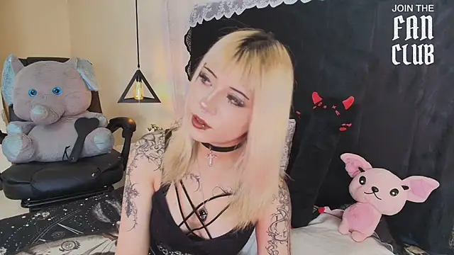 Snapshot of IvyBelle_ chatting on June 25, 11:26 am IvyBelle online show from June 25, 11:26 am