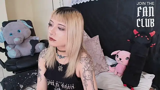Snapshot of IvyBelle_ chatting on July 11, 11:24 am IvyBelle online show from July 11, 11:24 am