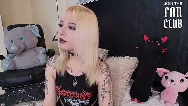 Snapshot of IvyBelle_ chatting on July 27, 11:17 am IvyBelle online show from July 27, 11:17 am