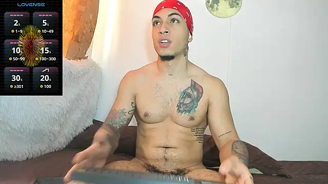Snapshot of magic_mike_26 chatting on June 6, 2:55 pm magic mike 26 online show from June 6, 2:55 pm