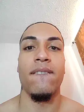 Snapshot of magic_mike_26 chatting on July 4, 7:31 pm magic mike 26 online show from July 4, 7:31 pm