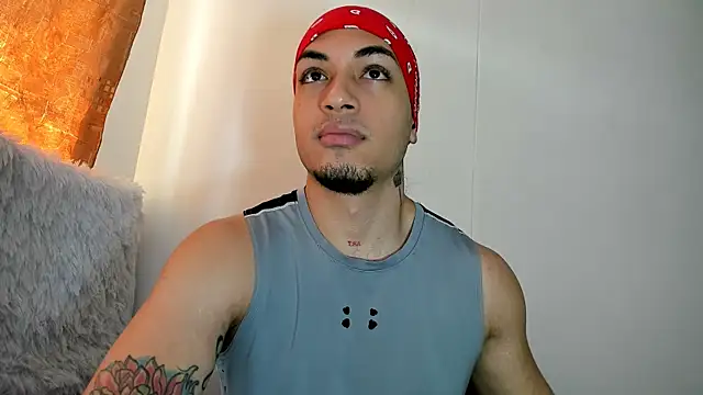 Snapshot of magic_mike_26 chatting on July 28, 4:39 pm magic mike 26 online show from July 28, 4:39 pm