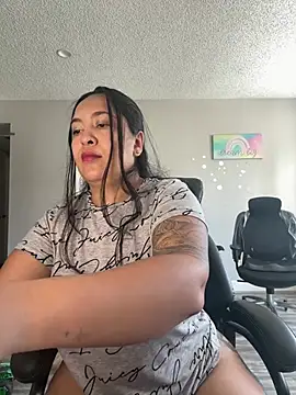 Snapshot of latina_curvy22 chatting on April 21, 7:06 pm latina curvy22 online show from April 21, 7:06 pm