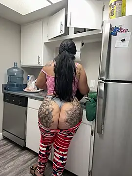 Snapshot of latina_curvy22 chatting on April 23, 7:16 pm latina curvy22 online show from April 23, 7:16 pm