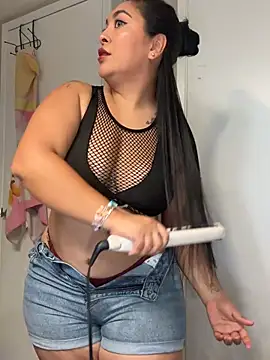 Snapshot of latina_curvy22 chatting on May 10, 7:41 pm latina curvy22 online show from May 10, 7:41 pm
