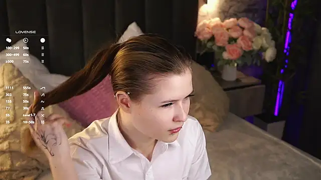 Snapshot of LynHillaire chatting on May 4, 2:57 pm LynHillaire online show from May 4, 2:57 pm