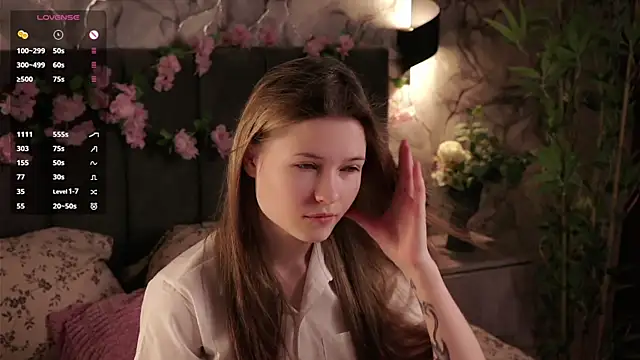 Snapshot of LynHillaire chatting on June 3, 12:19 pm LynHillaire online show from June 3, 12:19 pm