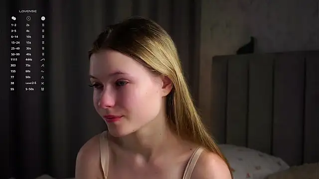 Snapshot of LynHillaire chatting on July 29, 1:37 am LynHillaire online show from July 29, 1:37 am