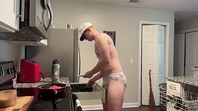 Snapshot of AshenBayou chatting on October 7, 8:39 pm AshenBayou online show from October 7, 8:39 pm