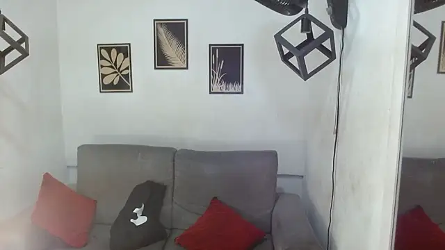 criss zuri online show from December 19, 12:23 pm