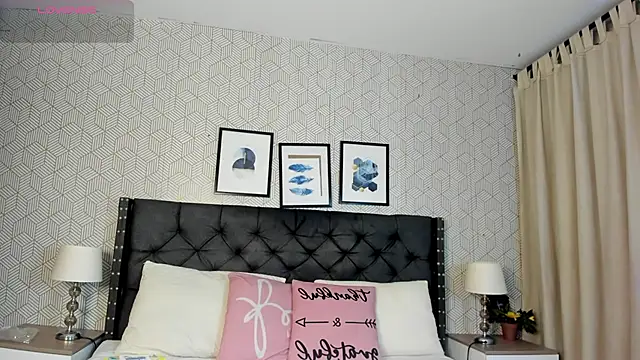 Snapshot of sophie__blare chatting on May 19, 7:31 pm sophie blare online show from May 19, 7:31 pm