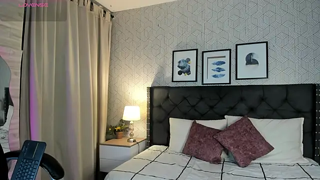 Snapshot of sophie__blare chatting on May 29, 8:29 pm sophie blare online show from May 29, 8:29 pm