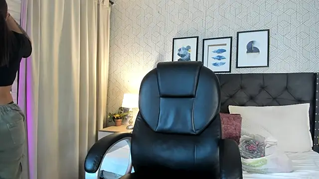 Snapshot of sophie__blare chatting on June 1, 7:04 pm sophie blare online show from June 1, 7:04 pm