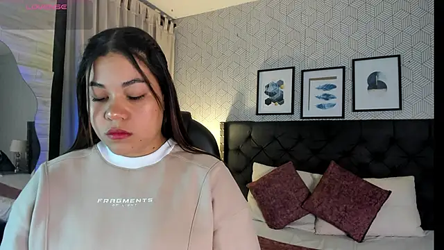 Snapshot of sophie__blare chatting on June 23, 7:12 pm sophie blare online show from June 23, 7:12 pm