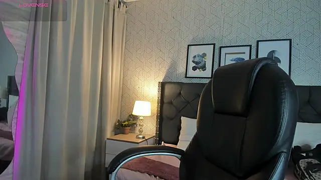 Snapshot of sophie__blare chatting on July 2, 7:20 pm sophie blare online show from July 2, 7:20 pm