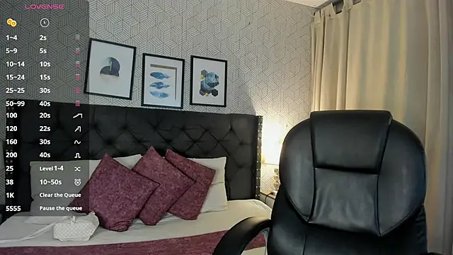 Snapshot of sophie__blare chatting on July 28, 5:23 pm sophie blare online show from July 28, 5:23 pm