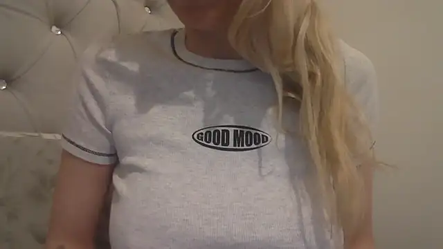 flirty babe x online show from February 6, 5:38 pm