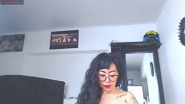 Snapshot of Vicky_hotmilf chatting on June 12, 8:35 am Vicky hotmilf online show from June 12, 8:35 am