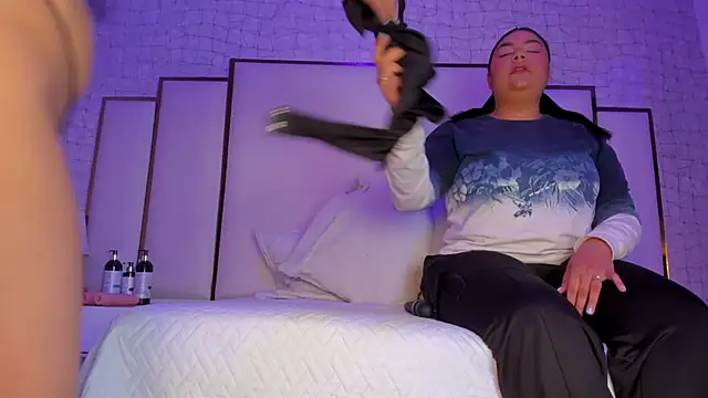 Snapshot of Mia_and_lexy chatting on November 12, 2:45 am Mia and lexy online show from November 12, 2:45 am