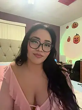 Snapshot of MyHoneyFrida chatting on November 12, 3:18 am MyHoneyFrida online show from November 12, 3:18 am