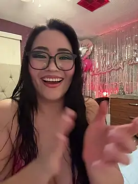 Snapshot of MyHoneyFrida chatting on December 2, 5:57 am MyHoneyFrida online show from December 2, 5:57 am