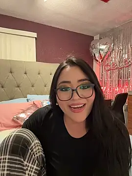 Snapshot of MyHoneyFrida chatting on December 21, 6:20 am MyHoneyFrida online show from December 21, 6:20 am