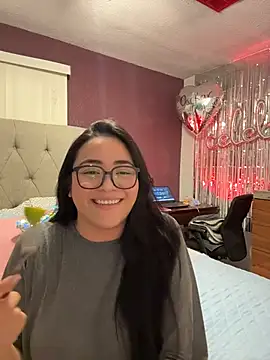 Snapshot of MyHoneyFrida chatting on December 23, 4:32 am MyHoneyFrida online show from December 23, 4:32 am