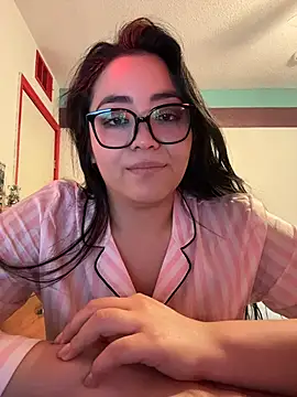 Snapshot of MyHoneyFrida chatting on February 25, 6:23 am MyHoneyFrida online show from February 25, 6:23 am