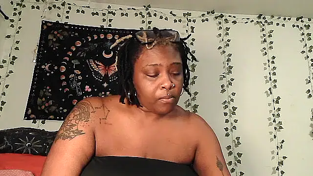 Snapshot of mistressnelle chatting on July 4, 9:04 am mistressnelle online show from July 4, 9:04 am