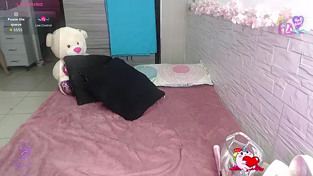 Snapshot of EmilyCoy_ chatting on June 28, 7:25 am EmilyCoy online show from June 28, 7:25 am