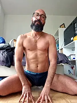 Snapshot of Latinox79 chatting on May 18, 1:50 pm Latinox79 online show from May 18, 1:50 pm