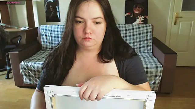 EmillyBones online show from July 28, 8:54 am