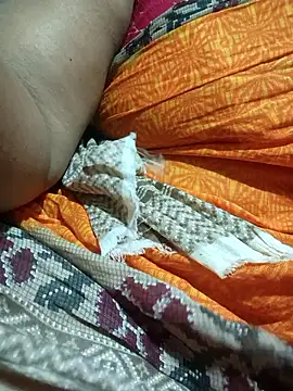 Snapshot of desi_boudi87 chatting on May 20, 6:14 pm desi boudi87 online show from May 20, 6:14 pm