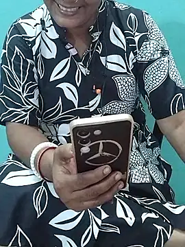 Snapshot of desi_boudi87 chatting on June 14, 8:05 am desi boudi87 online show from June 14, 8:05 am