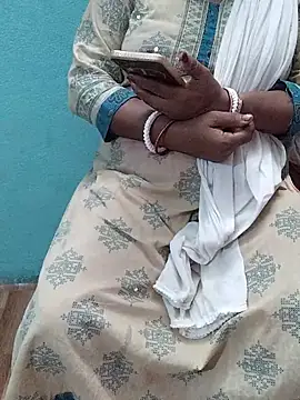Snapshot of desi_boudi87 chatting on June 15, 8:38 am desi boudi87 online show from June 15, 8:38 am