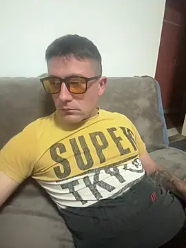 Snapshot of GsprDniel4 chatting on December 15, 8:02 pm GsprDniel4 online show from December 15, 8:02 pm