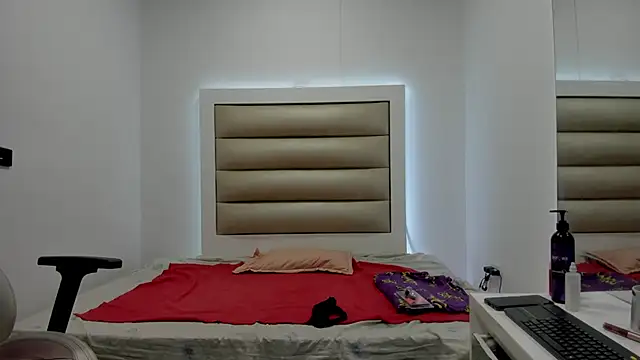 Luna and lindsy online show from November 24, 10:48 am